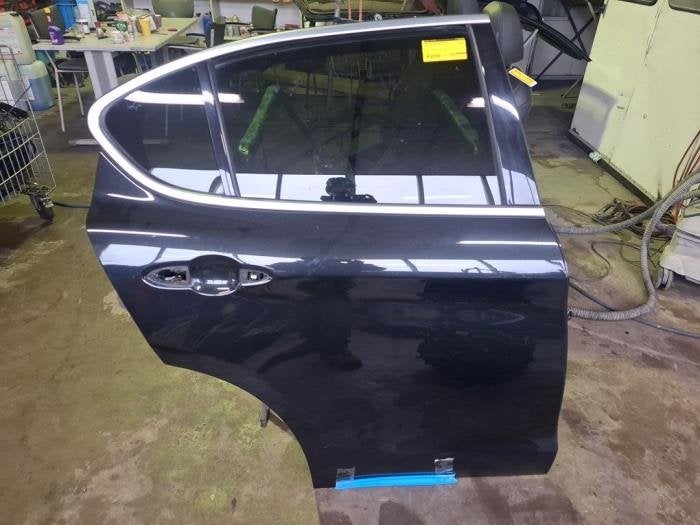 Portière 4portes arrière droite d'un Alfa Romeo Stelvio (4, -, 3 mois de garantie, Utilisé, Alfa Romeo