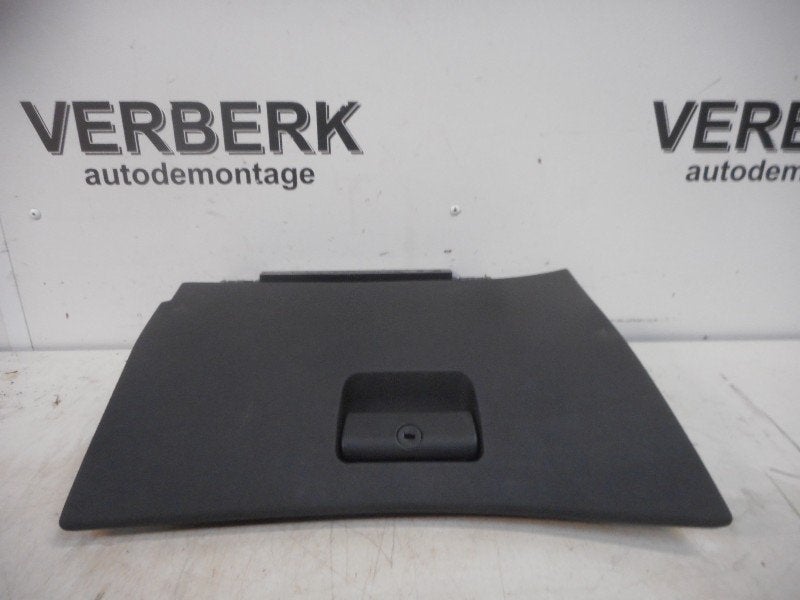 COMPARTIMENT A GANTS BMW 3 serie Compact (E46 / 5), Utilisé, BMW, Petuelring 130
80809  München, DE, Bayerische Motoren Werke AG