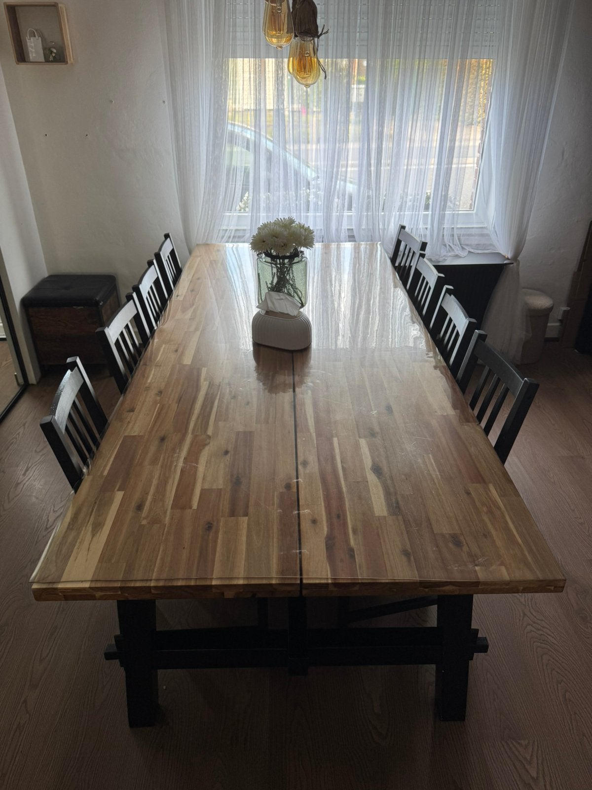 Table à manger IKEA + 8 chaises – bois massif, Enlèvement