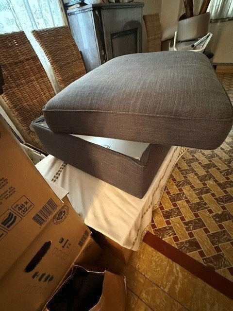 Pouf Ikea gris avec espace de rangement, Maison & Meubles, Comme neuf, Enlèvement, 50 à 75 cm, Rectangulaire