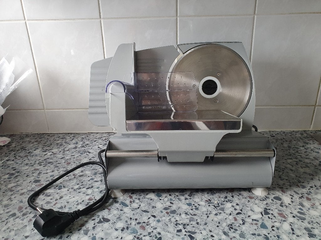 Snijmachine vr brood en charcuterie, Huis en Inrichting, Keuken | Keukenbenodigdheden, Ophalen, Zo goed als nieuw, Metaal, Snijmachine