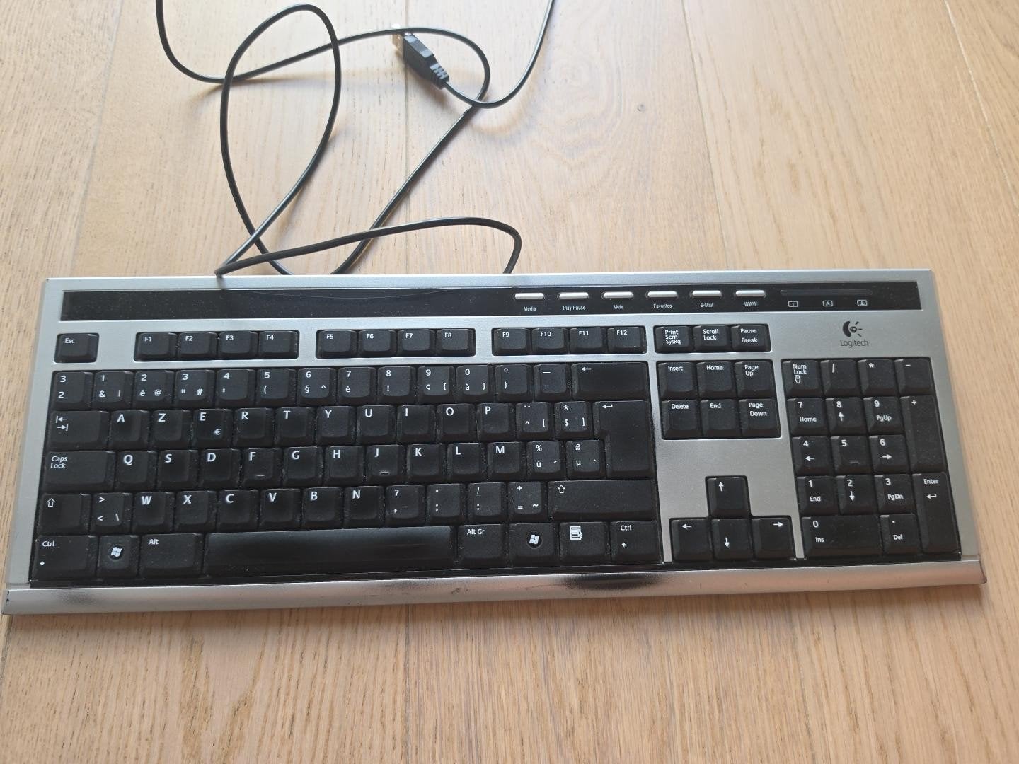 Logitech UltraX Multimedia AZERTY toetsenbord – USB/bedraad, Ophalen, Azerty, Bedraad