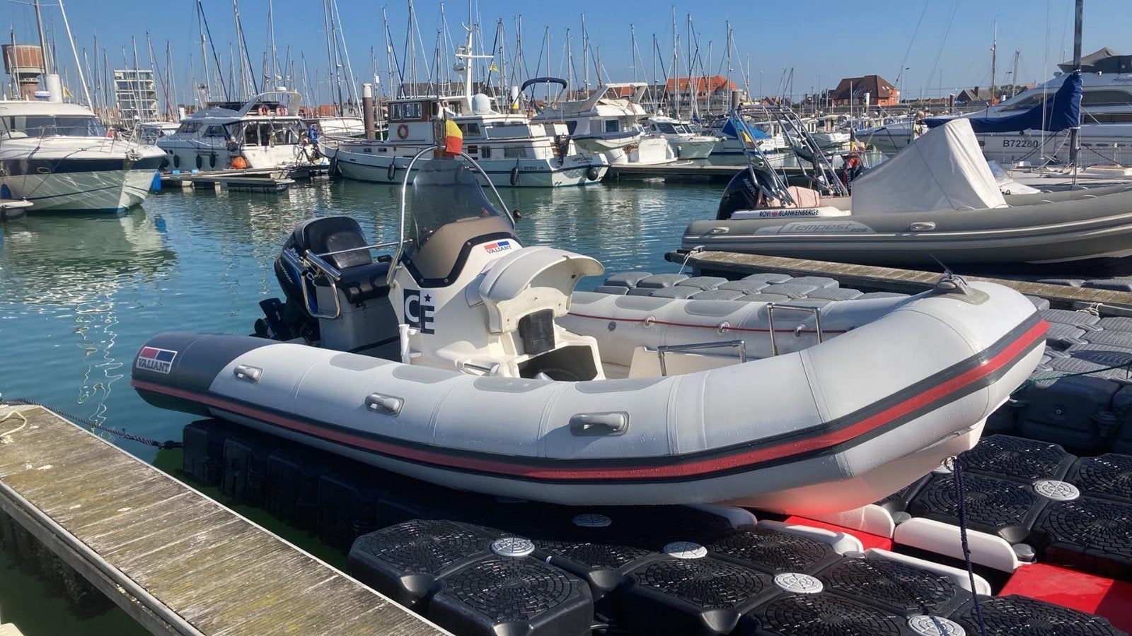 Valiant570, Sports nautiques & Bateaux, Bateaux à moteur & Yachts à moteur, Essence, 90 ch, Direction hydraulique, 6 m