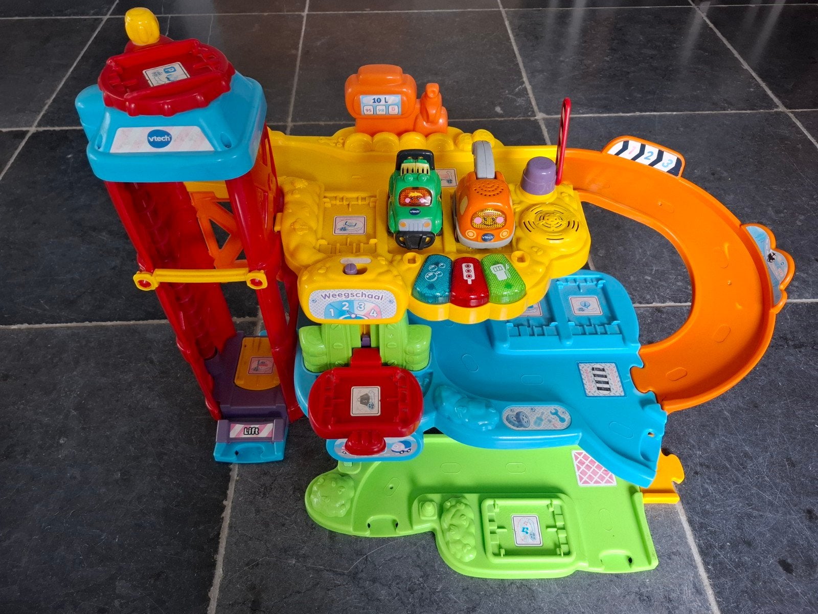 Autobaan Vtech, Ophalen