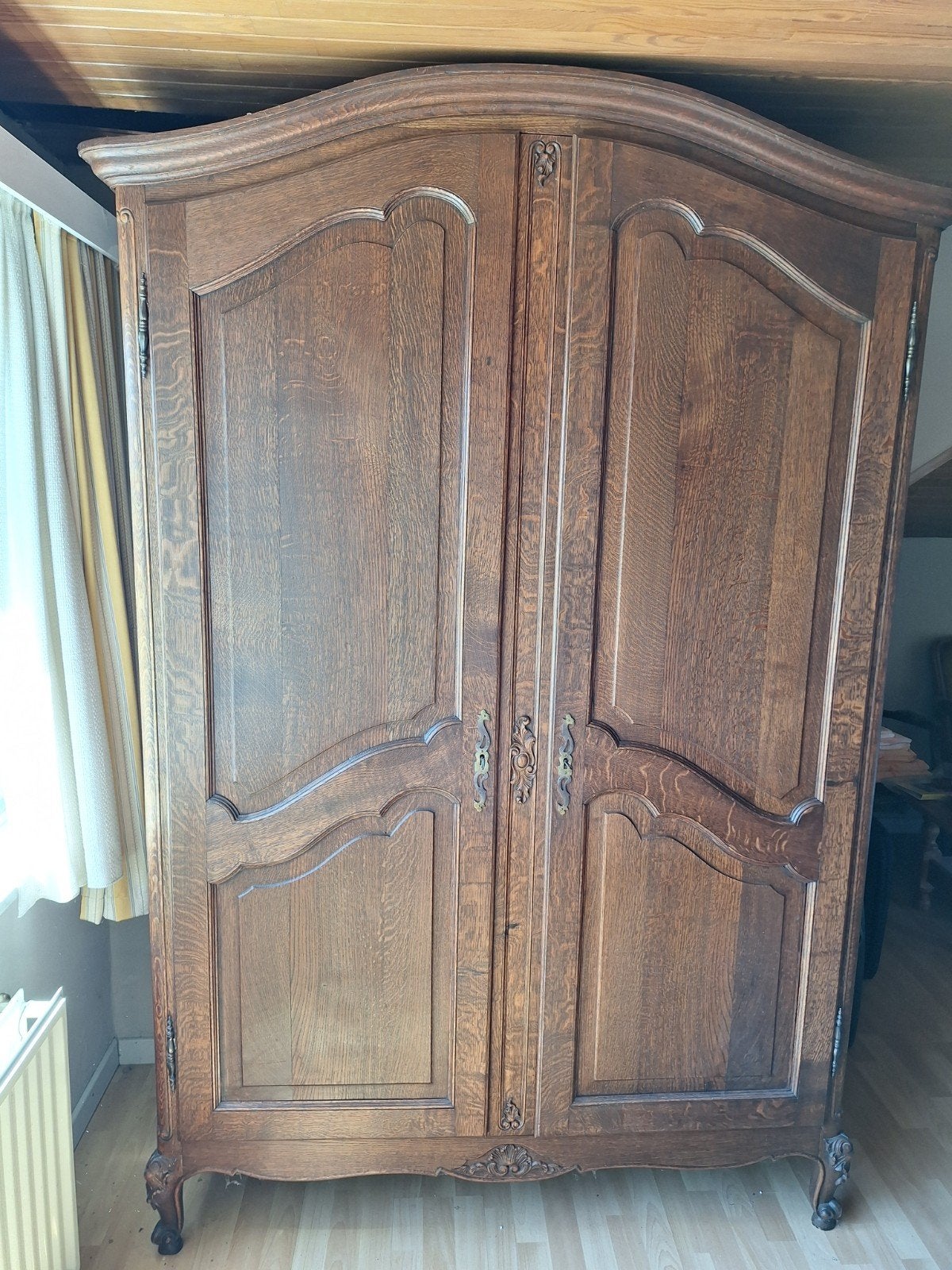 Prachtige massief eiken kledingkast / halkast (Luikse stijl), Antiek en Kunst, Ophalen