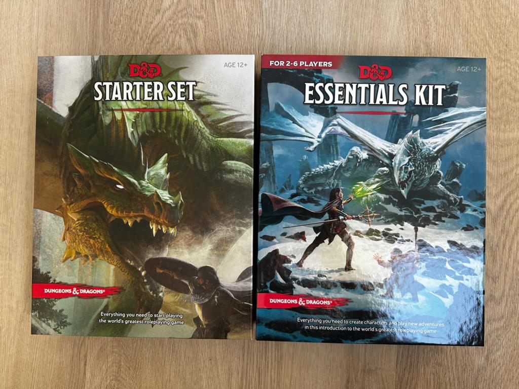 Dungeons & Dragons - Starter set + essentials kit, Ophalen, Zo goed als nieuw