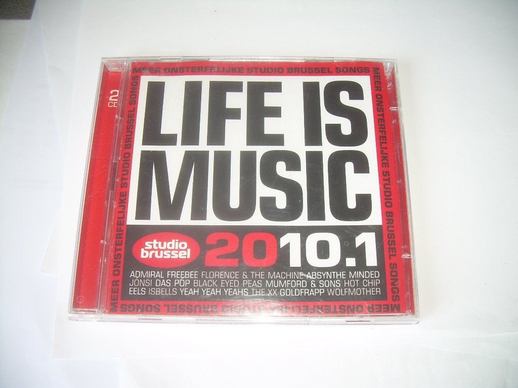 2 CD S - STUDIO BRUXELLES - LIFE IS MUSIC - 2010. 1, Enlèvement ou Envoi, Premier pressage, Comme neuf, Compilation