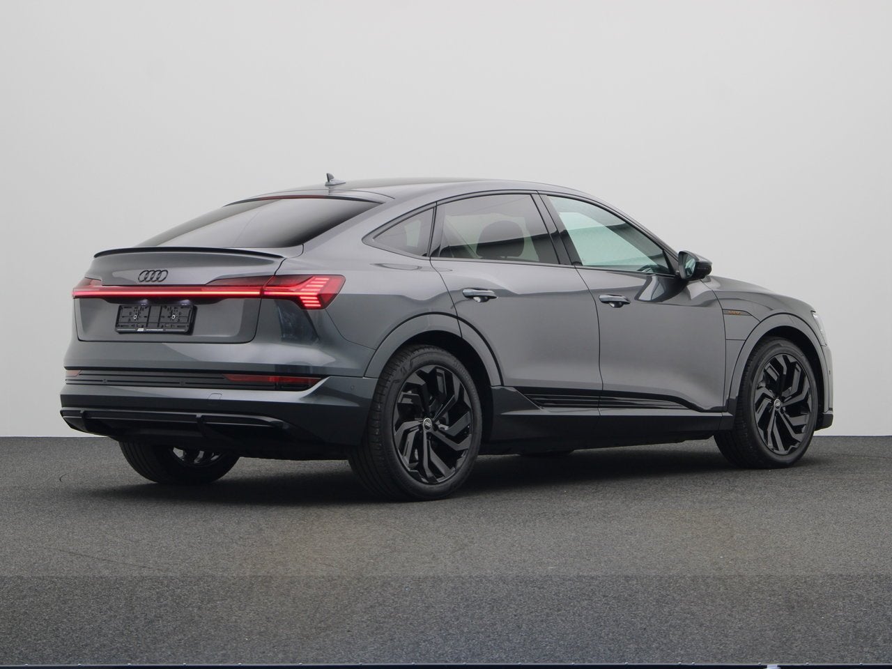 Audi e-tron Sportback S-LINE - 55 - 95 KWH - 408 PK - QUATTR, Autos, Argent ou Gris, Achat, Ordinateur de bord, https://public.car-pass.be/vhr/40653820-f646-43e6-b5fe-d28a4c555d9b