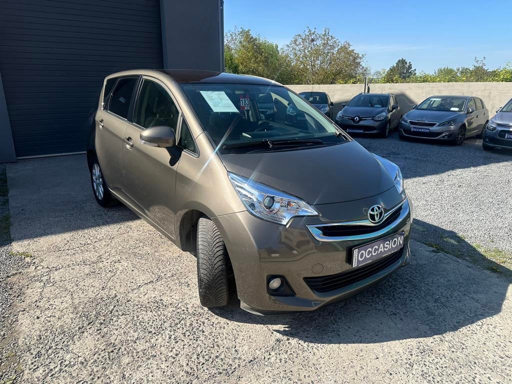 Toyota verso-s, Auto's, Toyota, Euro 5, Zwart, Bruin, Verso-S