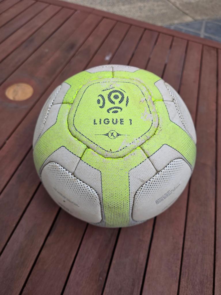 Ballon de football Eltsia ligue 1fifa, Sport en Fitness, Voetbal, Ophalen, Bal