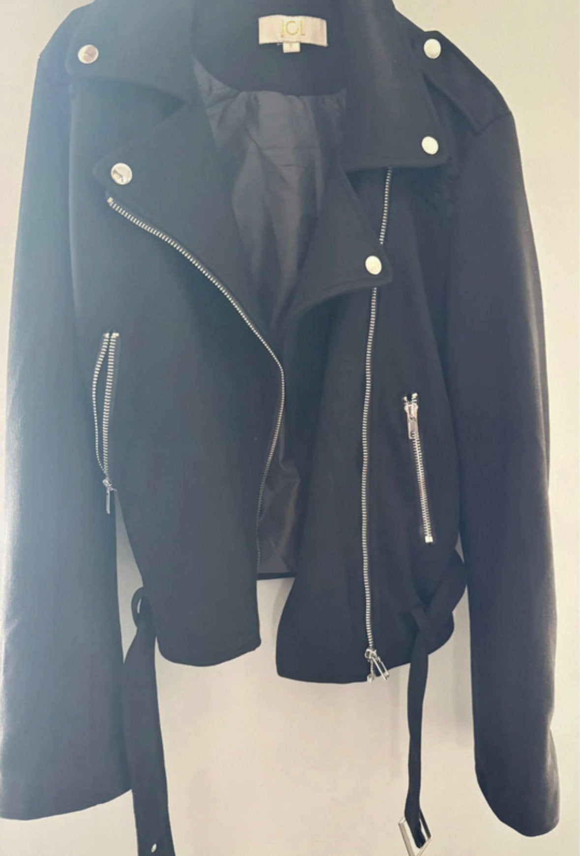 Veste noire, Envoi, Comme neuf
