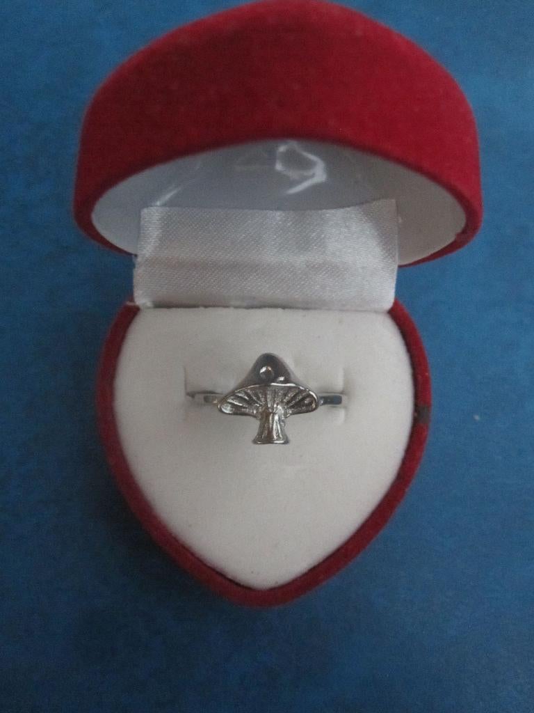 Bague - couleur argentée - champignon (NOUVEAU), Bijoux, Sacs & Beauté, Bagues, Neuf, Enlèvement ou Envoi, Fer ou Acier, Plus petit que 17