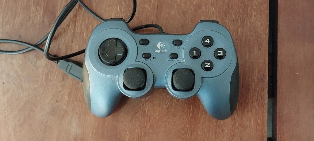 Joypad Logitech, Informatique & Logiciels, Enlèvement, Comme neuf, Logitech