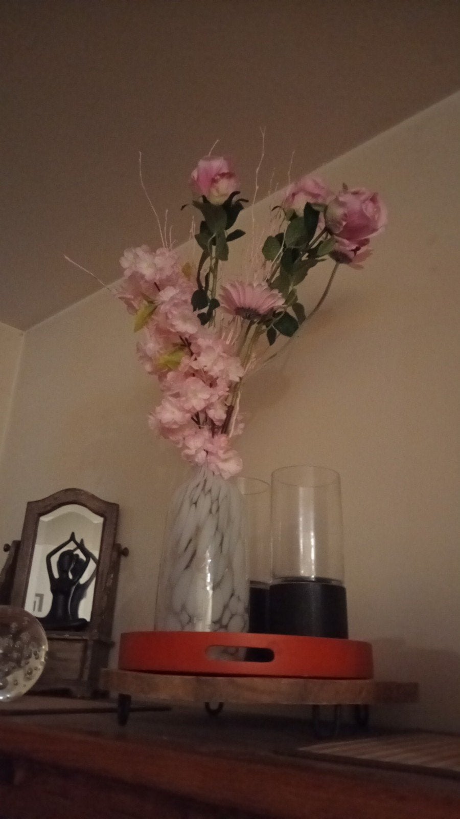 mooie vaas met valse bloemen, Ophalen, Binnen, Roze, Zo goed als nieuw
