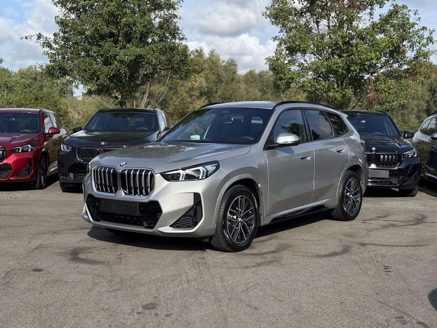 BMW X1 sDrive18i M Sport / CAM / LEDER / NAVI / CARPLAY / VE, Autos, Argent ou Gris, Achat, Euro 6, Entreprise