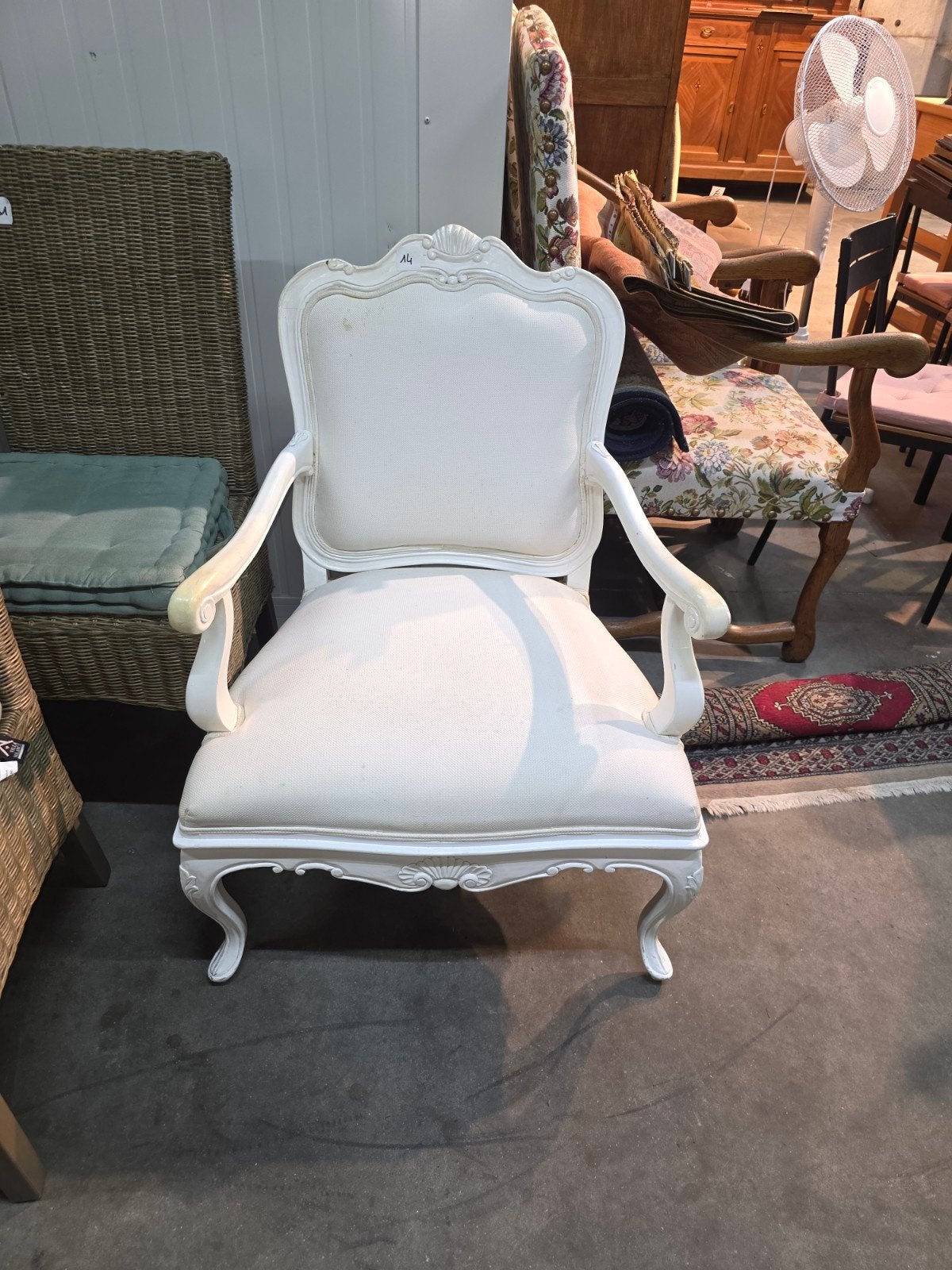 Elegante witgelakte fauteuil in Louis XV-stijl, Antiek en Kunst, Ophalen