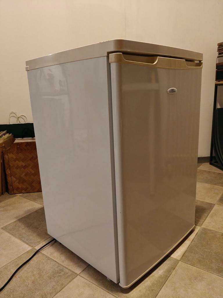 Frigo met vriesvak Everglades, Elektronische apparatuur, Minder dan 60 cm, Zo goed als nieuw, Vrijstaand, Ophalen
