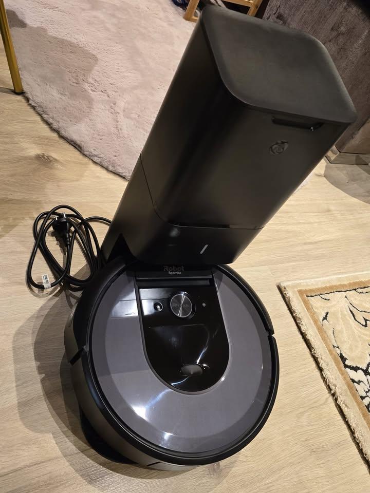 iRobot Roomba i7, IRobot, Comme neuf, Aspirateur robot, Réservoir