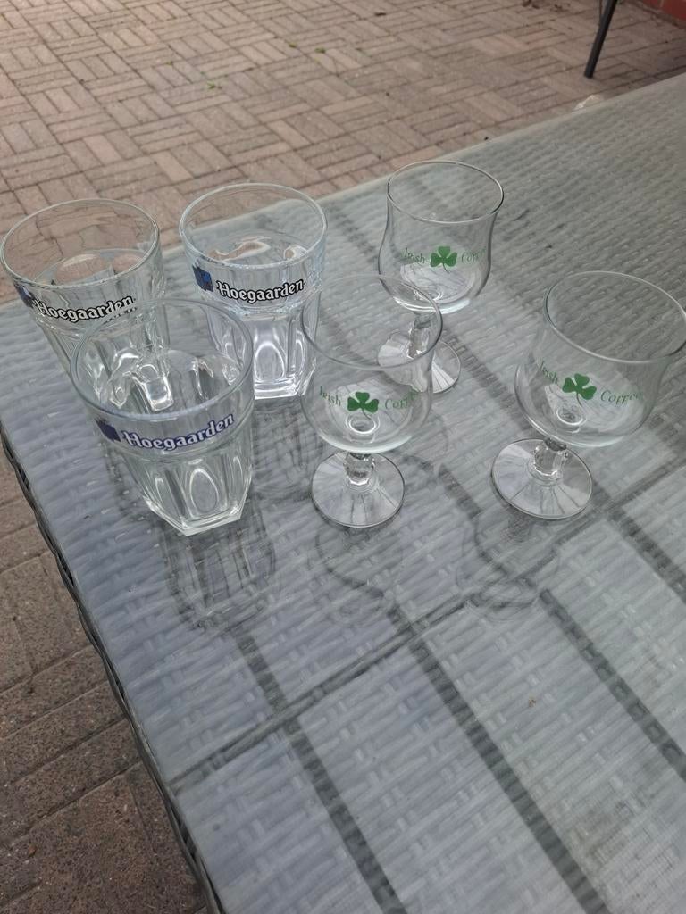 3 hoegaarden en 3 irish coffee, Enlèvement