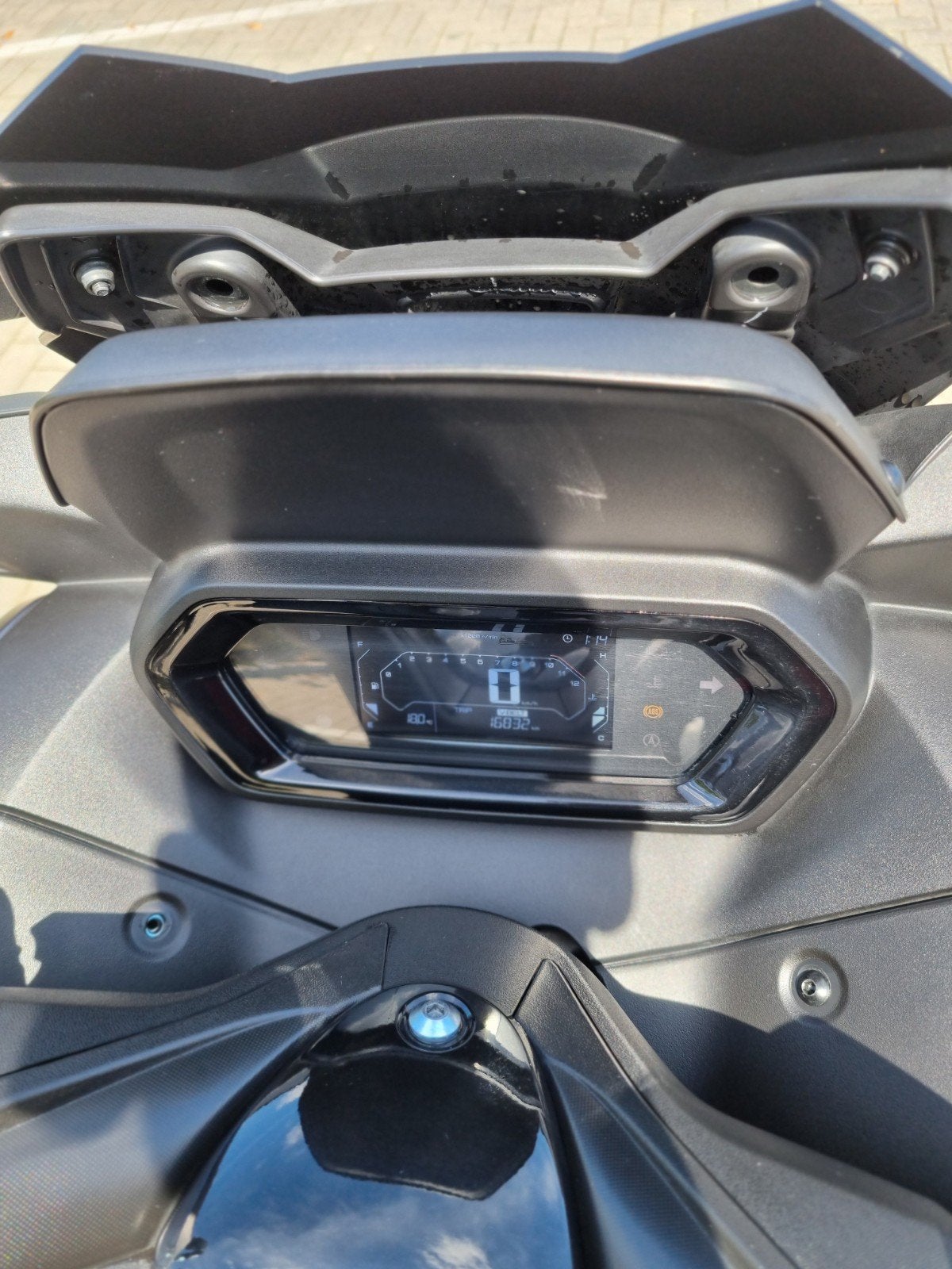 Xmax 125 2023 avec 16800 bonne état comme neuf, Motos, Enlèvement ou Envoi