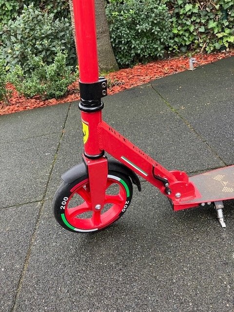 Step "Ferrari", Vélos & Vélomoteurs, Enlèvement, Comme neuf, Step simple