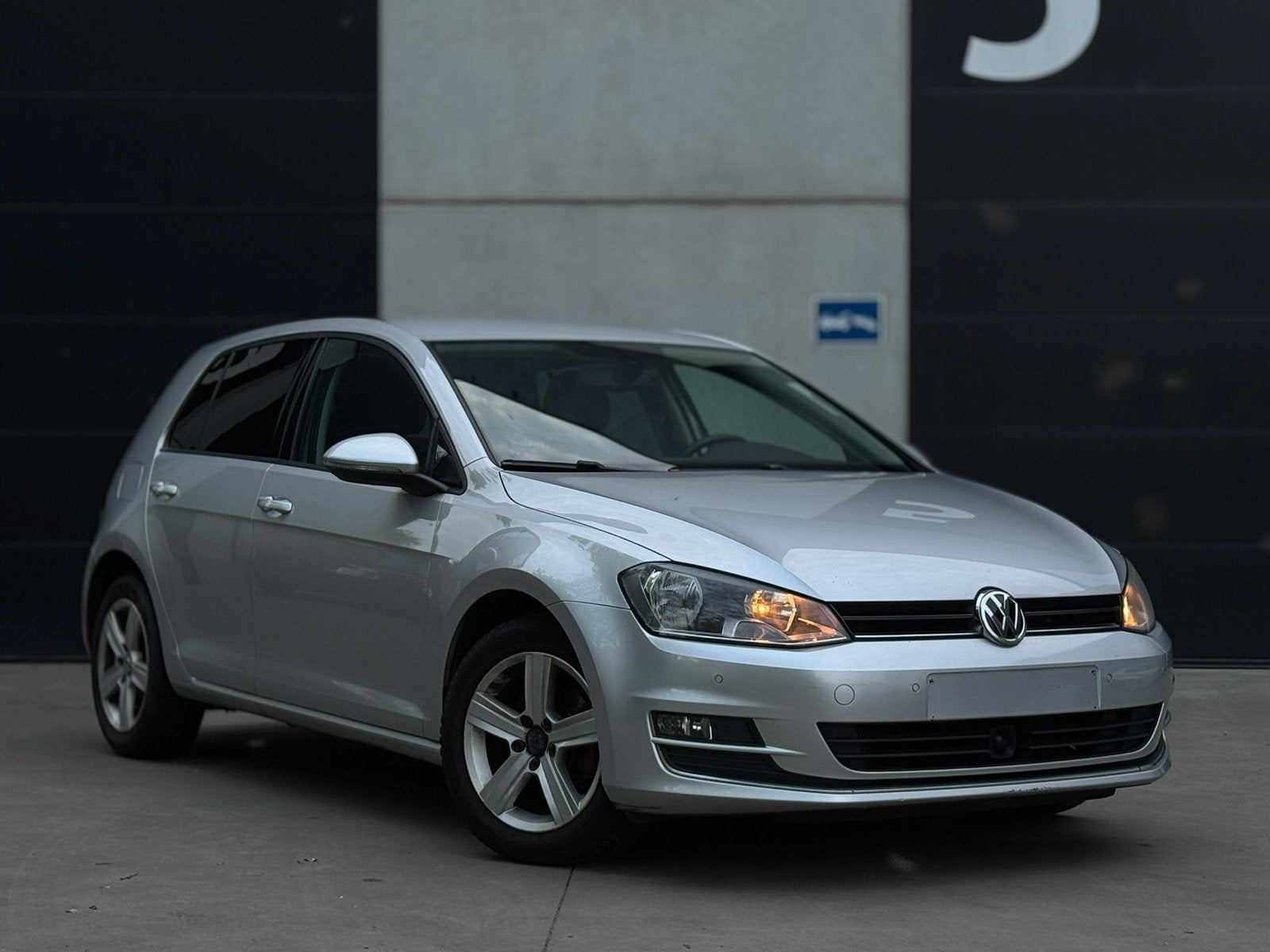 Vw Golf 7 1.2i  220Dkm Camera Keyless Acc | Allstar edition, Auto's, Volkswagen, Voorwielaandrijving, Euro 5, Zwart, 4 cilinders