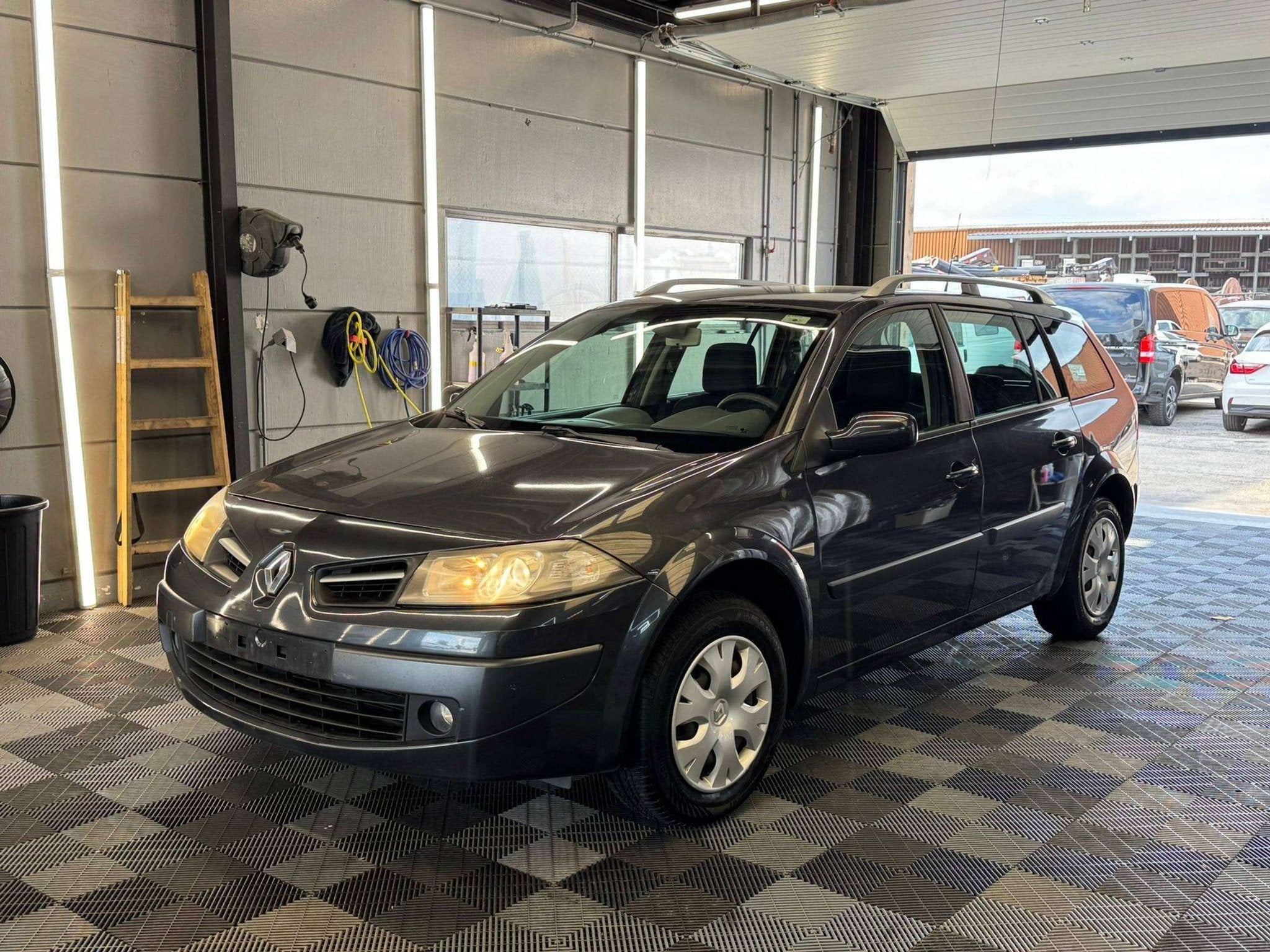 Renault Mégane benzine bj. 2009 122000KM, Autos, Renault, Argent ou Gris, Entreprise, Noir, 5 portes