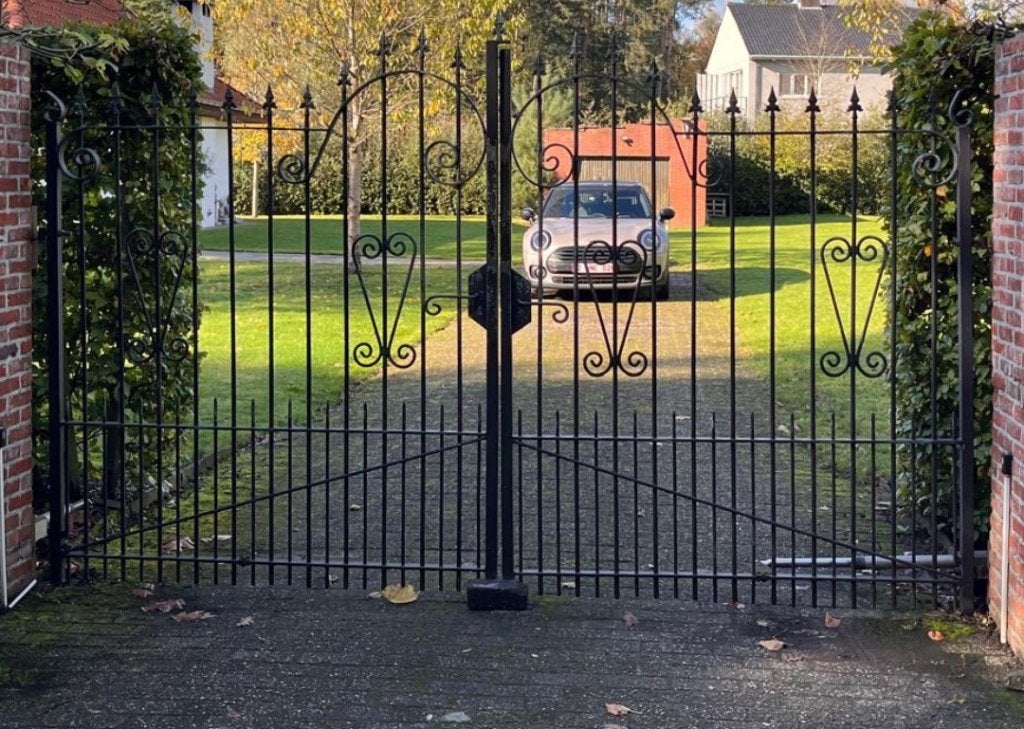 Smeedwerk ijzeren poort, Ophalen, Gebruikt