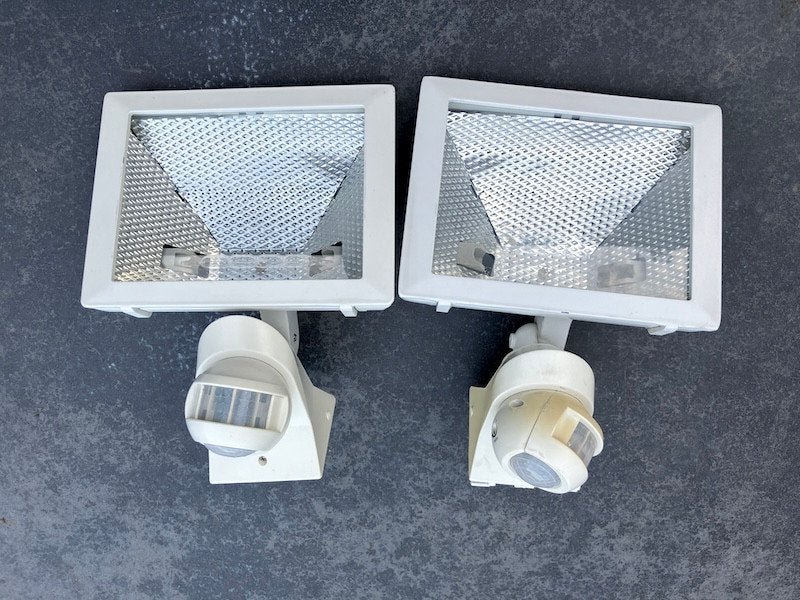 Om weg te geven Set van 2 halogeendetectorprojectoren voor, Ophalen, Netvoeding, 250 watt of meer, Spots