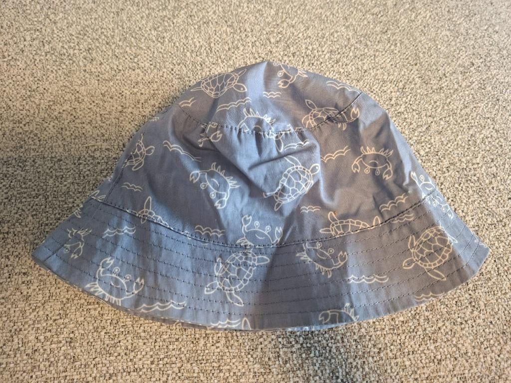 Wibra baby zonnehoedje met schildpadden (0-6 mnd), Kinderen en Baby's, Babykleding | Petten en Hoeden, Ophalen, Jongetje of Meisje