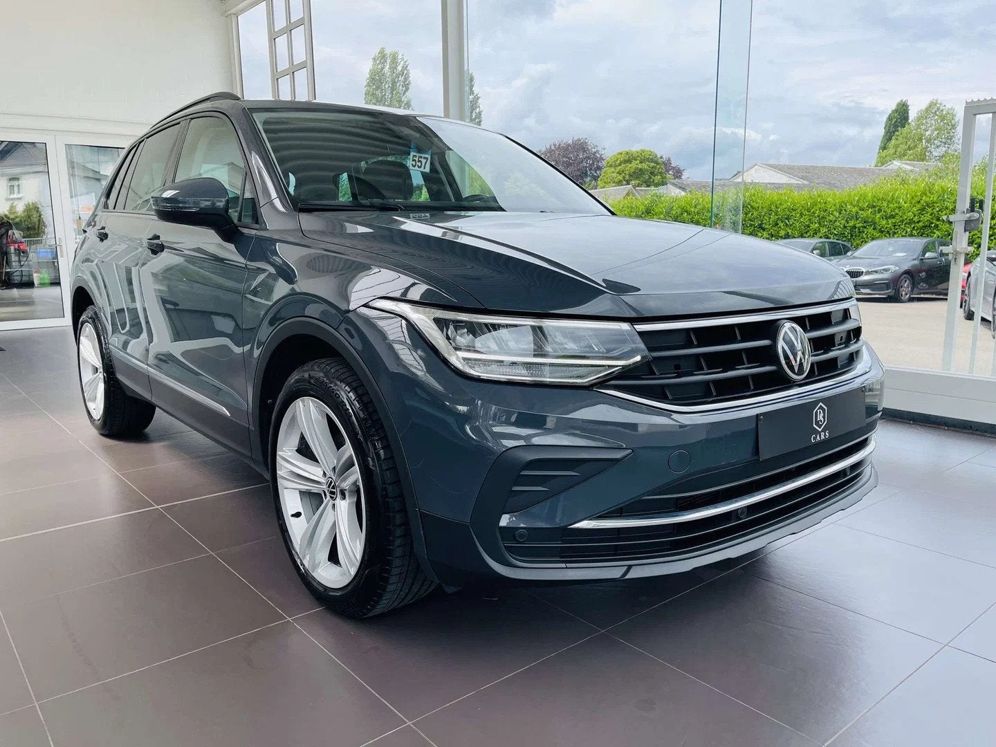 Volkswagen Tiguan 2.0 TDi 4Motion * GARANTIE + COCKPIT + LED, Auto's, Automaat, Gebruikt, 4 cilinders, 5 deurs