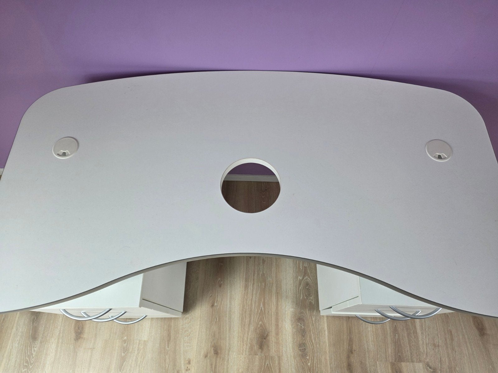 Manicure tafel, Enlèvement
