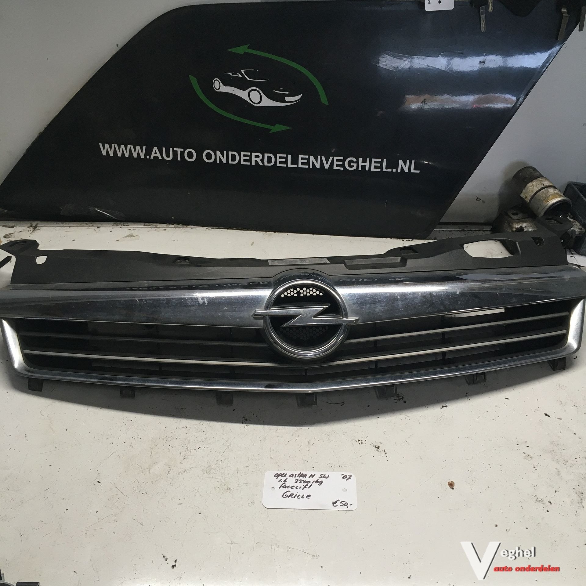 Opel astra H SW  1.6B Facelift 2007 2500169  Grille, -, Utilisé, -, -