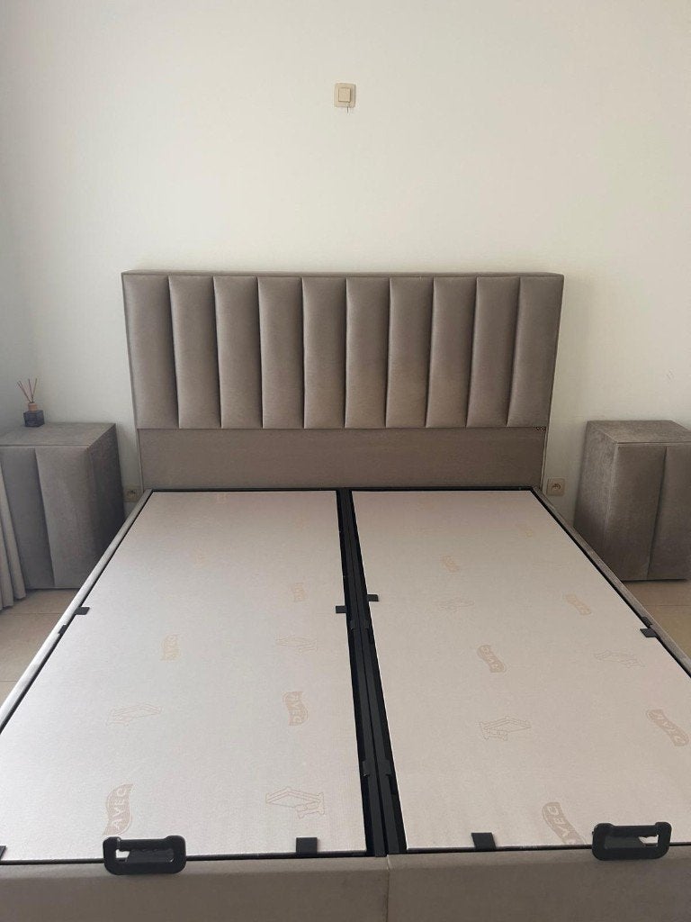 lit coffre ( boxspring) + 2 tables de nuit - très bon état, Maison & Meubles, Beige, Enlèvement, Utilisé, 180 cm