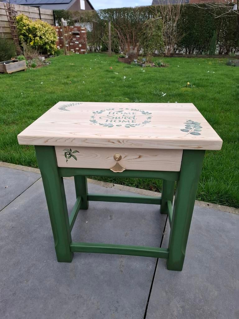 Petite table relookée, bout de canapé,  chevet, Maison & Meubles, Enlèvement, Bois