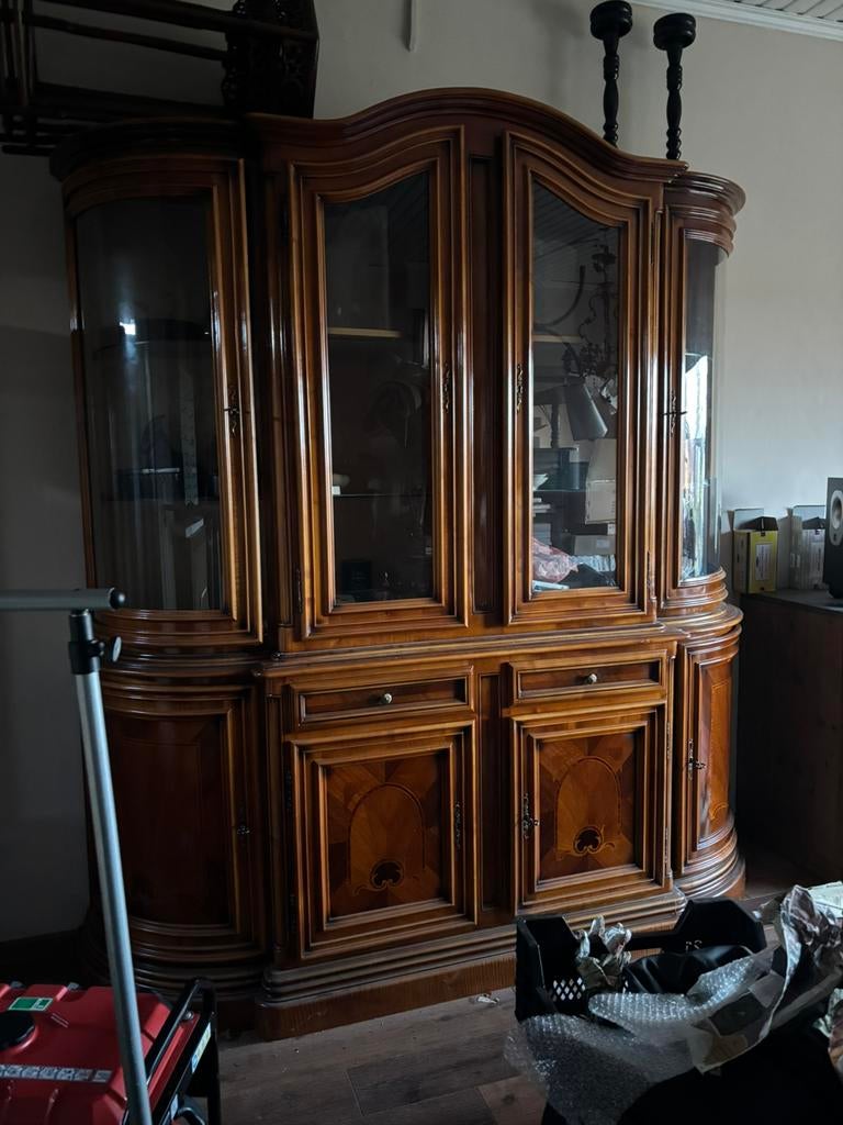 prachtige  vitrinekast in notelaar, 200 cm ou plus, Comme neuf, Enlèvement, 200 cm ou plus