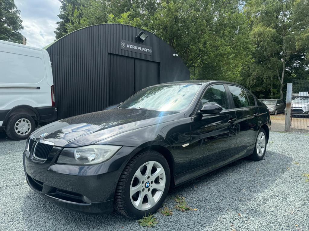 Bmw 318i 2009 242dkm airco leder cruise zo mee te nemen!, Auto's, BMW, Isofix, Zwart, Zwart, Leder