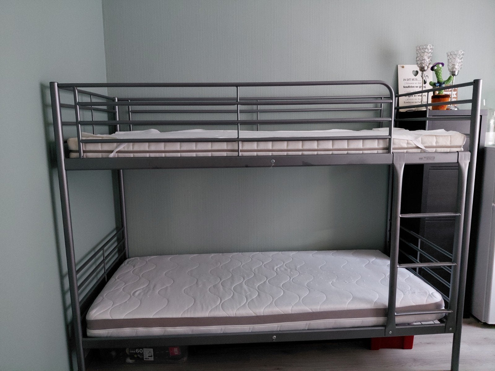 Te koop: mooi en stevig IKEA SVÄRTA metalen stapelbed, Enlèvement, Utilisé, Lits superposés, 200 cm