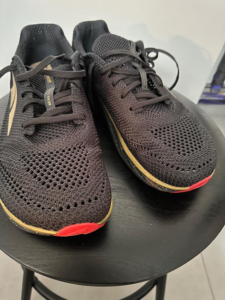 Altra Escalante Racer 2 Tokyo - Hardloopschoenen, Sport en Fitness, Loopsport en Atletiek, Hardloopschoenen, Zo goed als nieuw