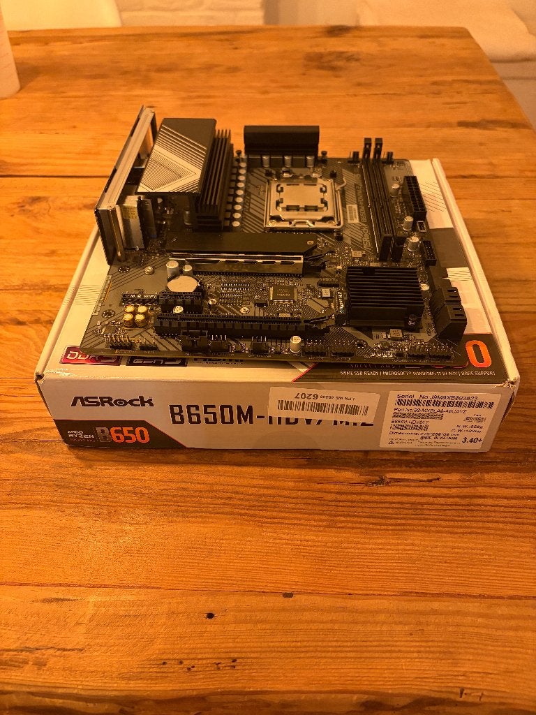 NIEUW: AMD Ryzen 5 7500F + ASRock B650M-HDV/M.2 Bundel, Informatique & Logiciels, Cartes mères, Neuf, DDR5, AM5, AMD