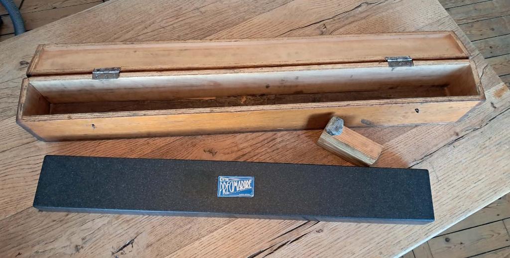 Règle de contrôle en granit noir PME PRECIMARBRE 75 cm, Antiek en Kunst, Antiek | Gereedschap en Instrumenten, Ophalen