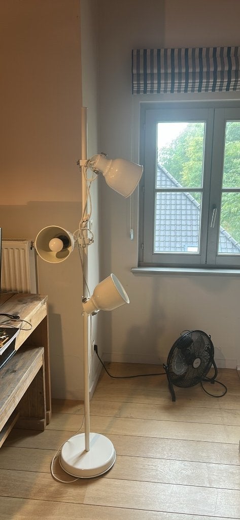 Staanlamp ikea haktar wit, Enlèvement, Comme neuf