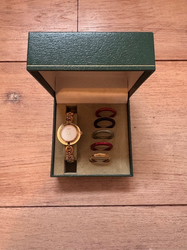 Gucci bezel watch, Bijoux, Sacs & Beauté, Montre-bracelet, Autres marques, Enlèvement ou Envoi, Or