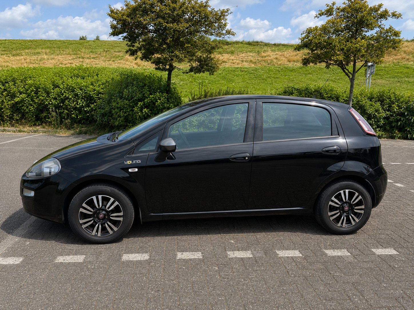 Fiat Punto YOUNG 1.2 Essence 2015 • Euro 6 • Très bon état, Bluetooth, Achat, Euro 6, Boîte manuelle