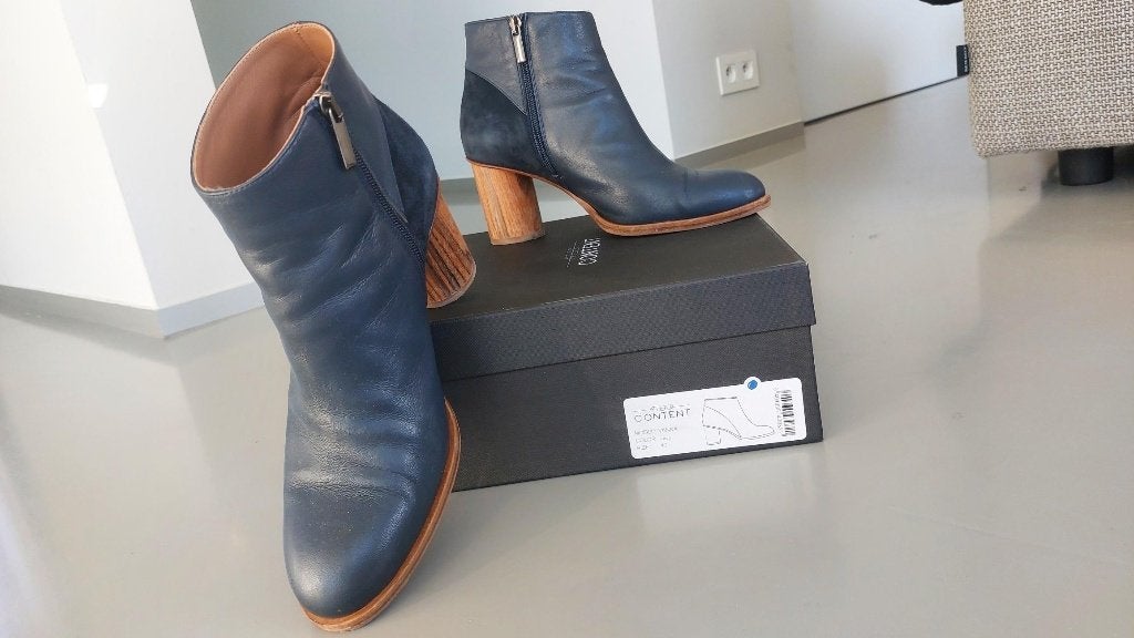 Blauwe laarsjes uit leder en daim (Atelier Content), 40, Kleding | Dames, Blauw, Lage of Enkellaarzen, Ophalen of Verzenden, Gedragen