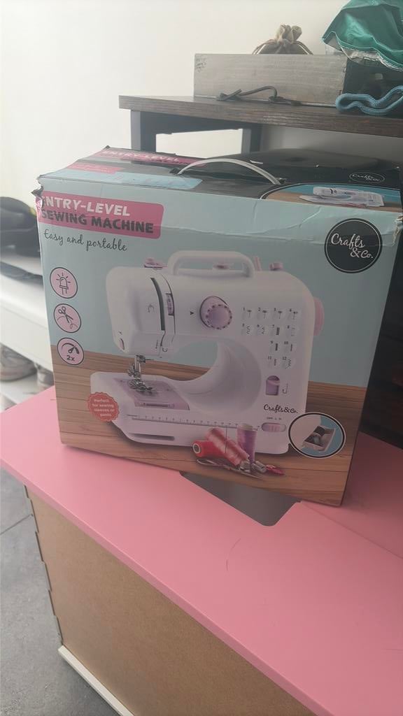 Craft en co, Ophalen, Zo goed als nieuw, Naaimachine
