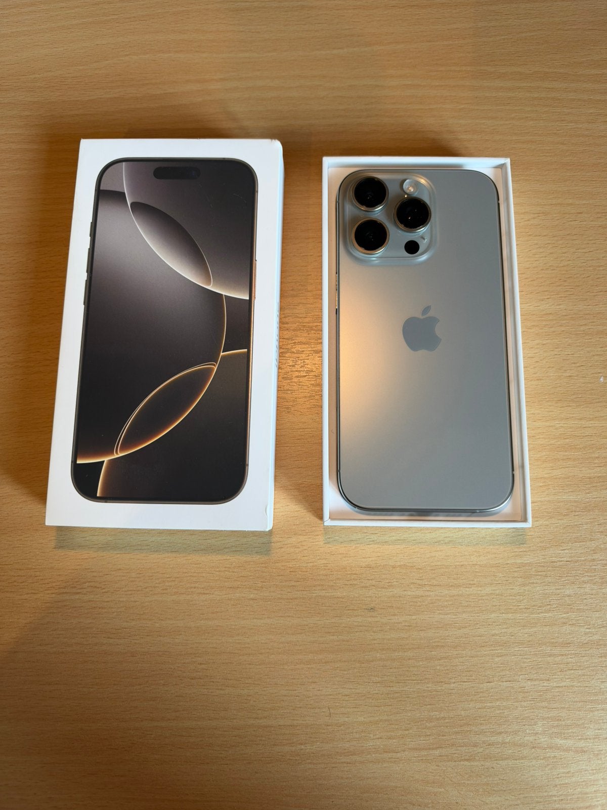 Iphone 16 Pro 256GB Natural Titanium, Zo goed als nieuw, Zonder simlock, Grijs, Zonder abonnement