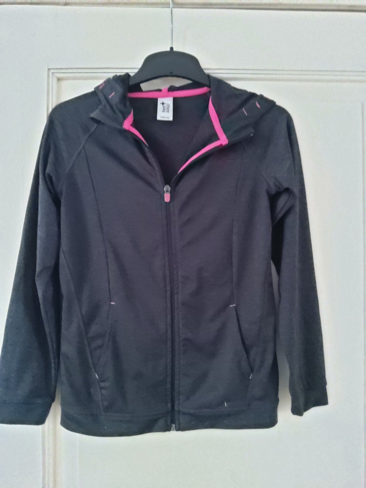sportvest 146-152, here & there, Kinderen en Baby's, Kinderkleding | Maat 146, Meisje, Trui of Vest, Ophalen of Verzenden, Zo goed als nieuw