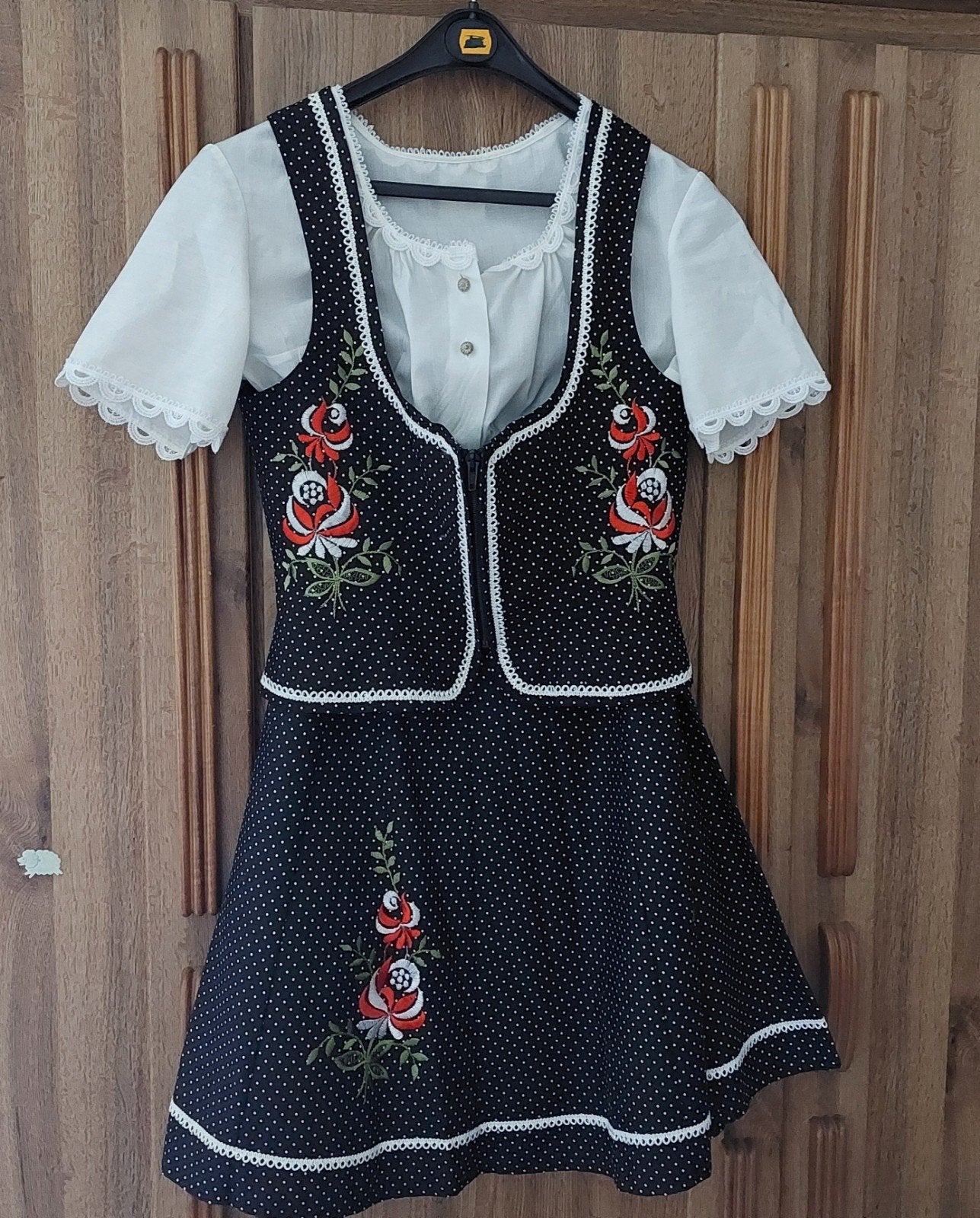 DIRNDL. maat 40 van eger. Nooit gedragen., Kleding | Dames, Overige Dameskleding, Eger, Ophalen, Nieuw