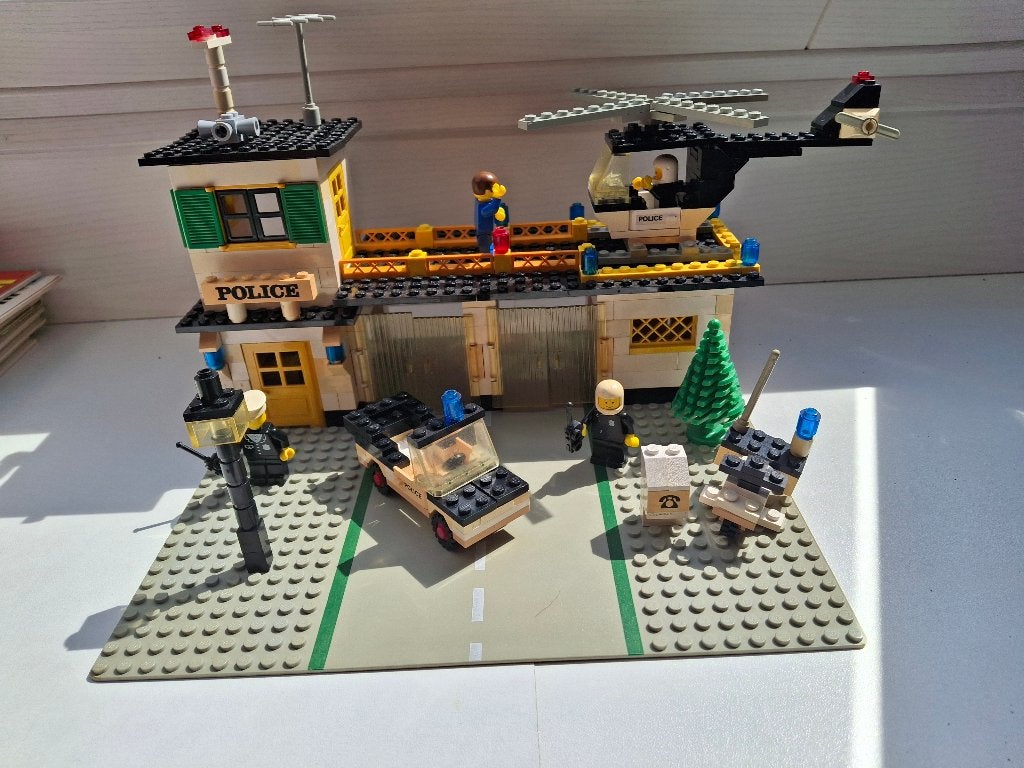 Lego 381 ( 381-2 ) Police Station 1979, Kinderen en Baby's, Speelgoed | Duplo en Lego, Ophalen of Verzenden, Compleet, Lego, LEGOLAND